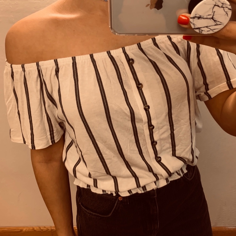 BRAND NEW OFF THE SHOULDER CROP TOP
